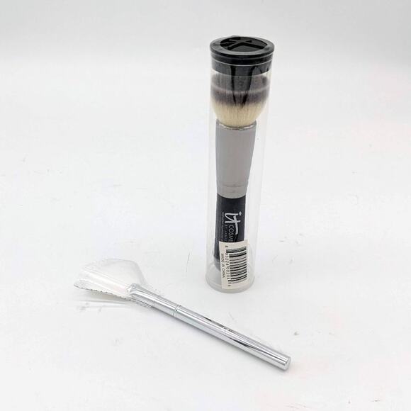It Cosmetics Set Of Radiance Fan Brush Heavenly Luxe Flat Top Foundation Brush - Picture 1 of 2